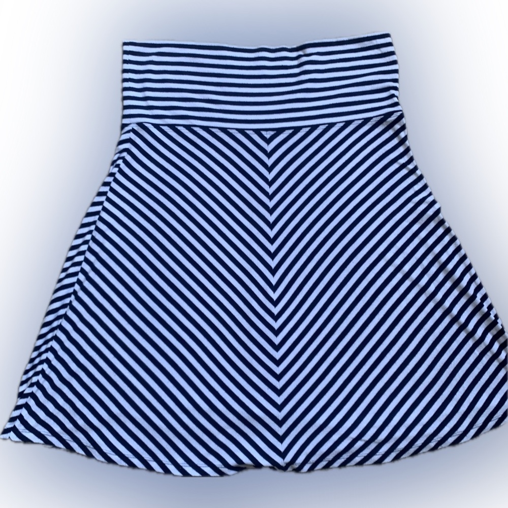 Old Navy chevron pattern Summer stretch Skirt blue & white stripes | large